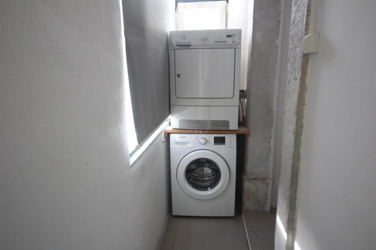 Romantic Chiado 7 -private Small Single With No Outside Window * Lisboa